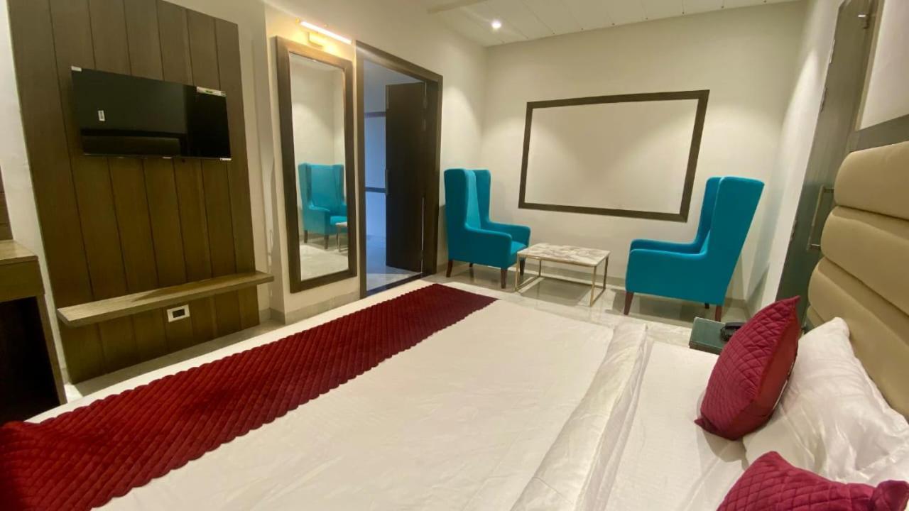Luxe Resorts - Centrally Heated Air Conditioned Hotel In The Heart Of Kasauli Εξωτερικό φωτογραφία