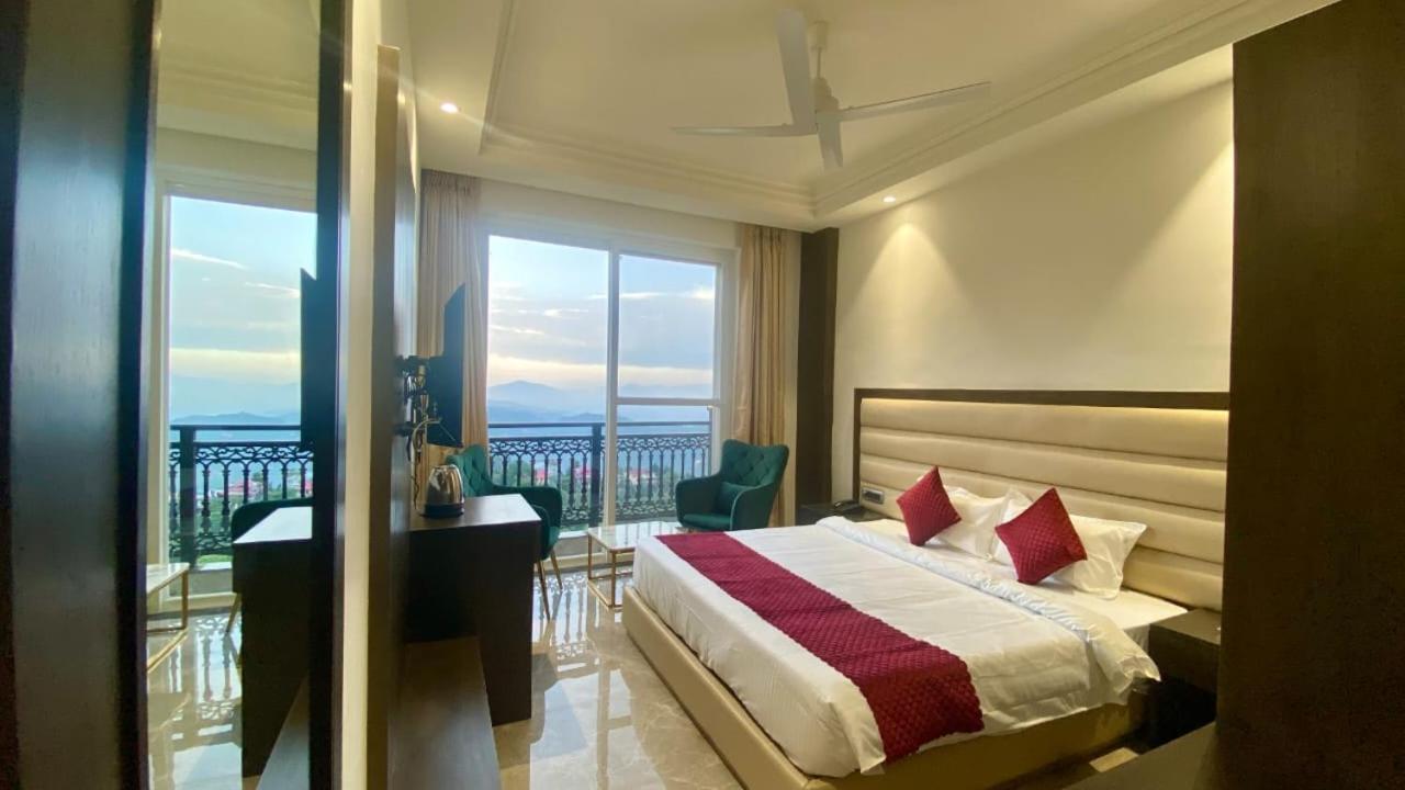 Luxe Resorts - Centrally Heated Air Conditioned Hotel In The Heart Of Kasauli Εξωτερικό φωτογραφία