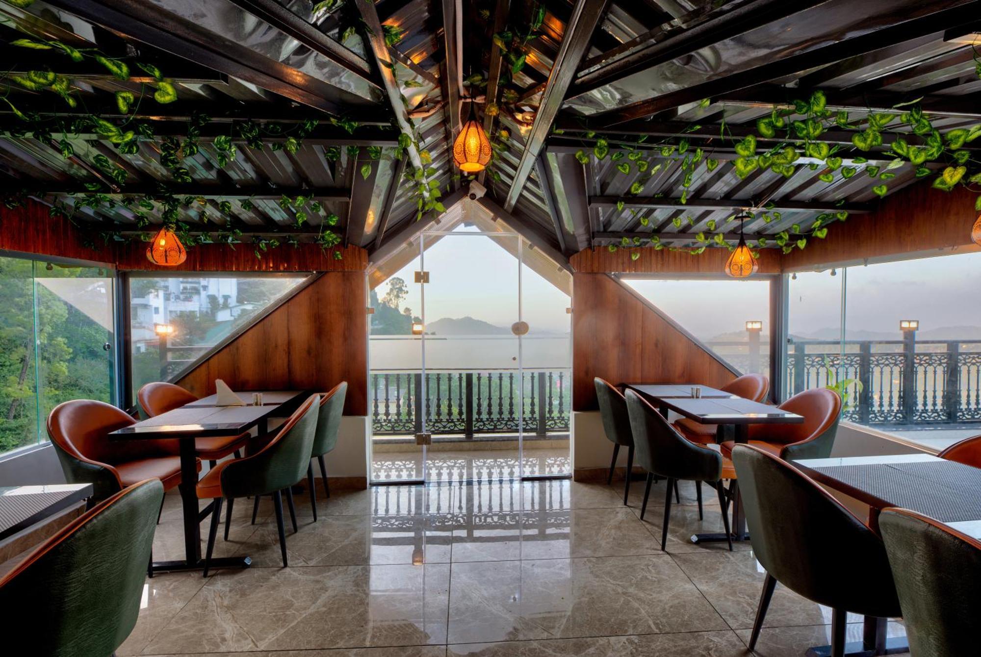 Luxe Resorts - Centrally Heated Air Conditioned Hotel In The Heart Of Kasauli Εξωτερικό φωτογραφία