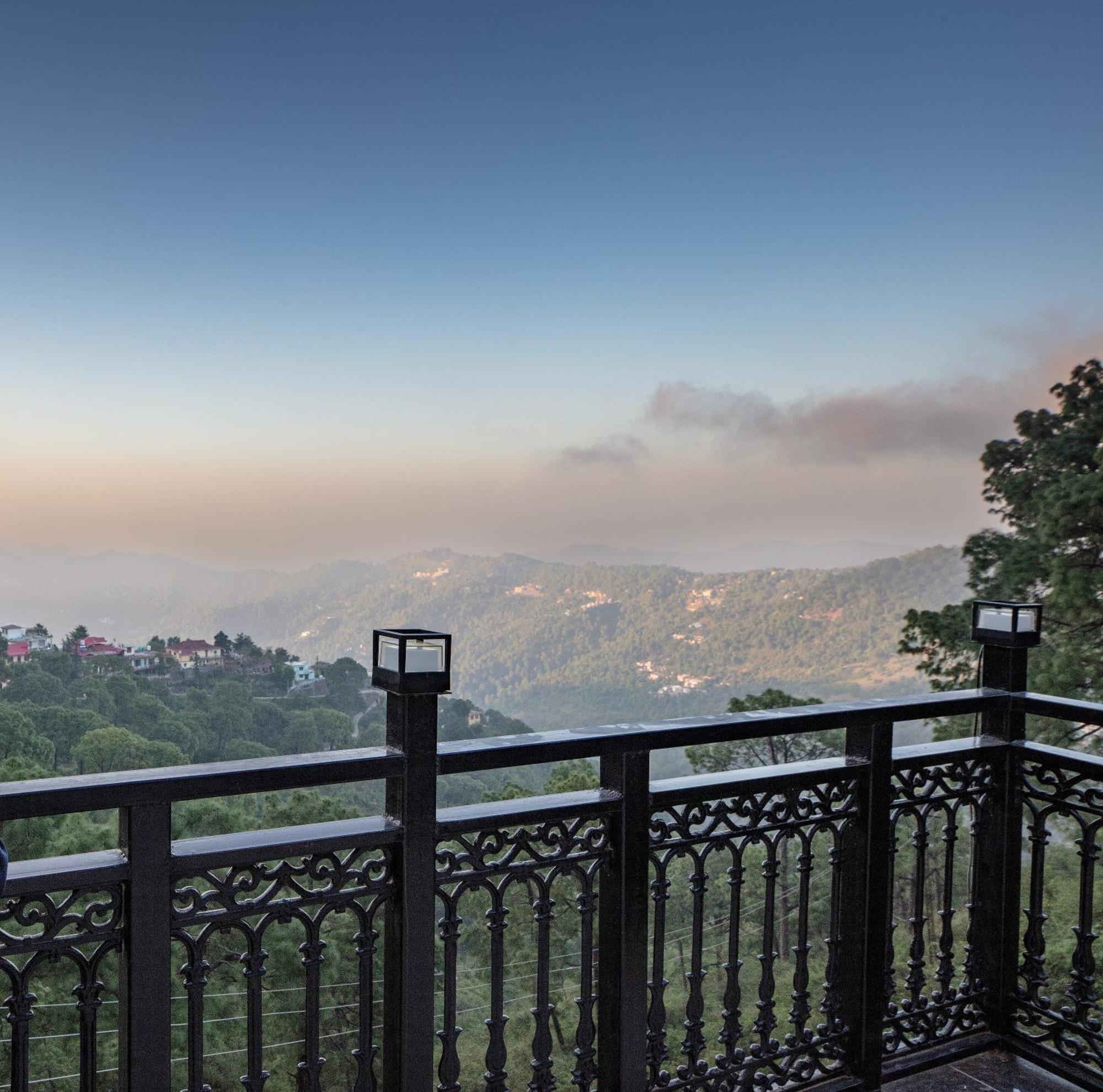 Luxe Resorts - Centrally Heated Air Conditioned Hotel In The Heart Of Kasauli Εξωτερικό φωτογραφία