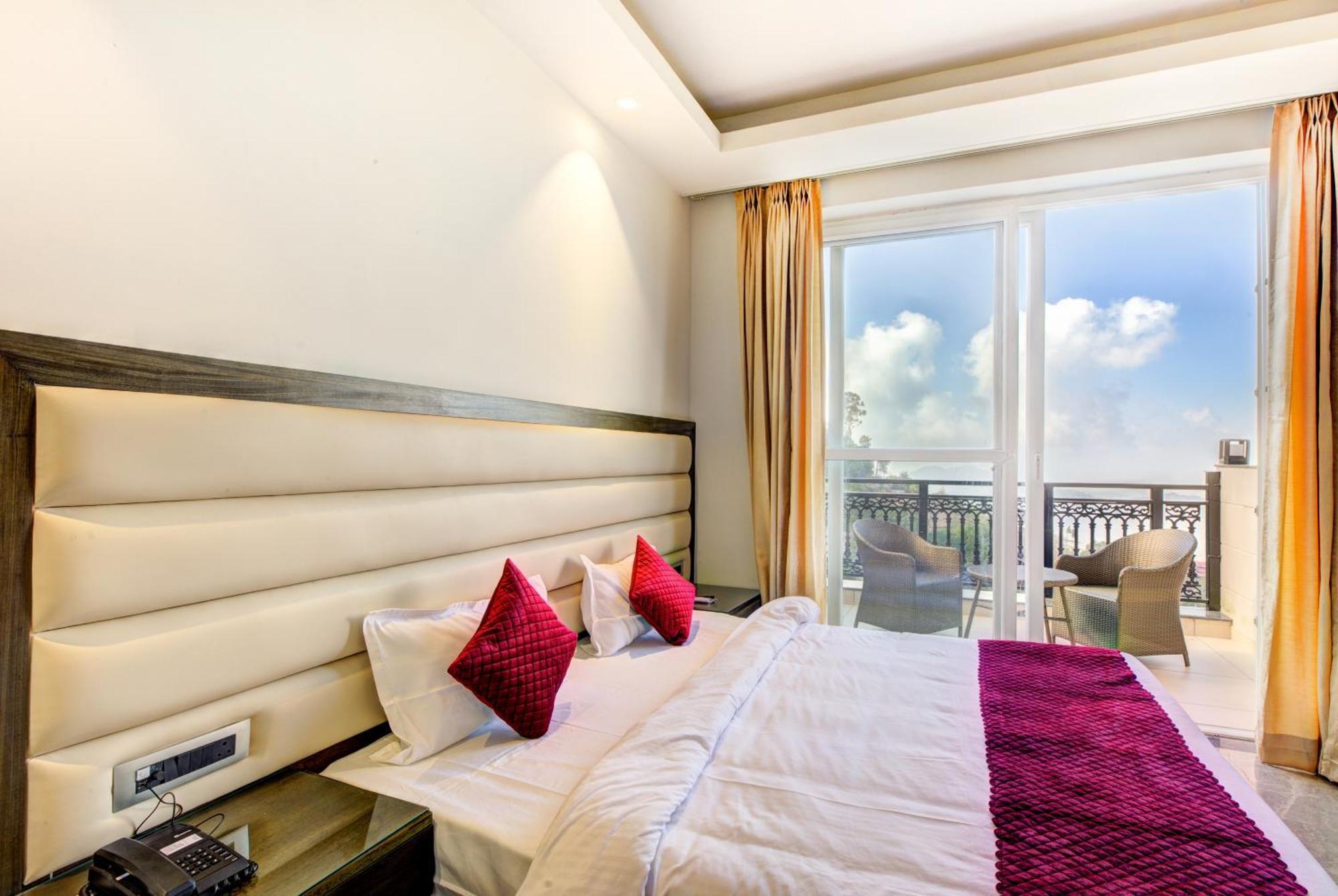 Luxe Resorts - Centrally Heated Air Conditioned Hotel In The Heart Of Kasauli Εξωτερικό φωτογραφία