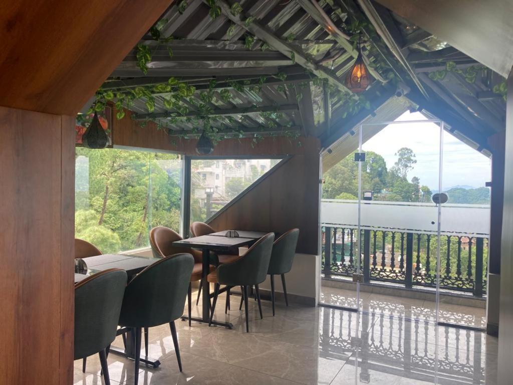 Luxe Resorts - Centrally Heated Air Conditioned Hotel In The Heart Of Kasauli Εξωτερικό φωτογραφία
