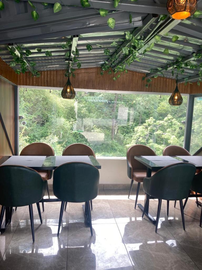 Luxe Resorts - Centrally Heated Air Conditioned Hotel In The Heart Of Kasauli Εξωτερικό φωτογραφία