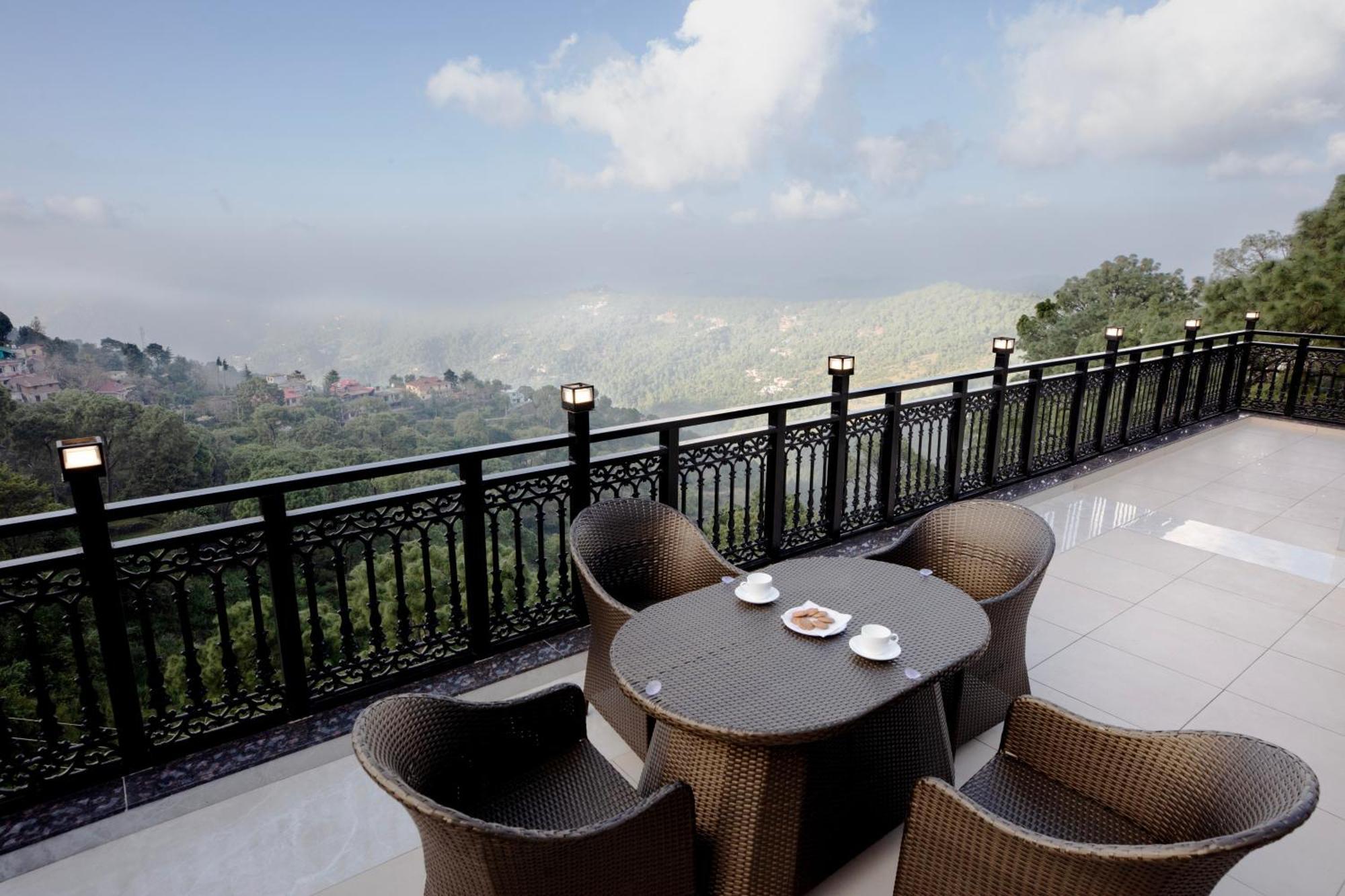 Luxe Resorts - Centrally Heated Air Conditioned Hotel In The Heart Of Kasauli Εξωτερικό φωτογραφία