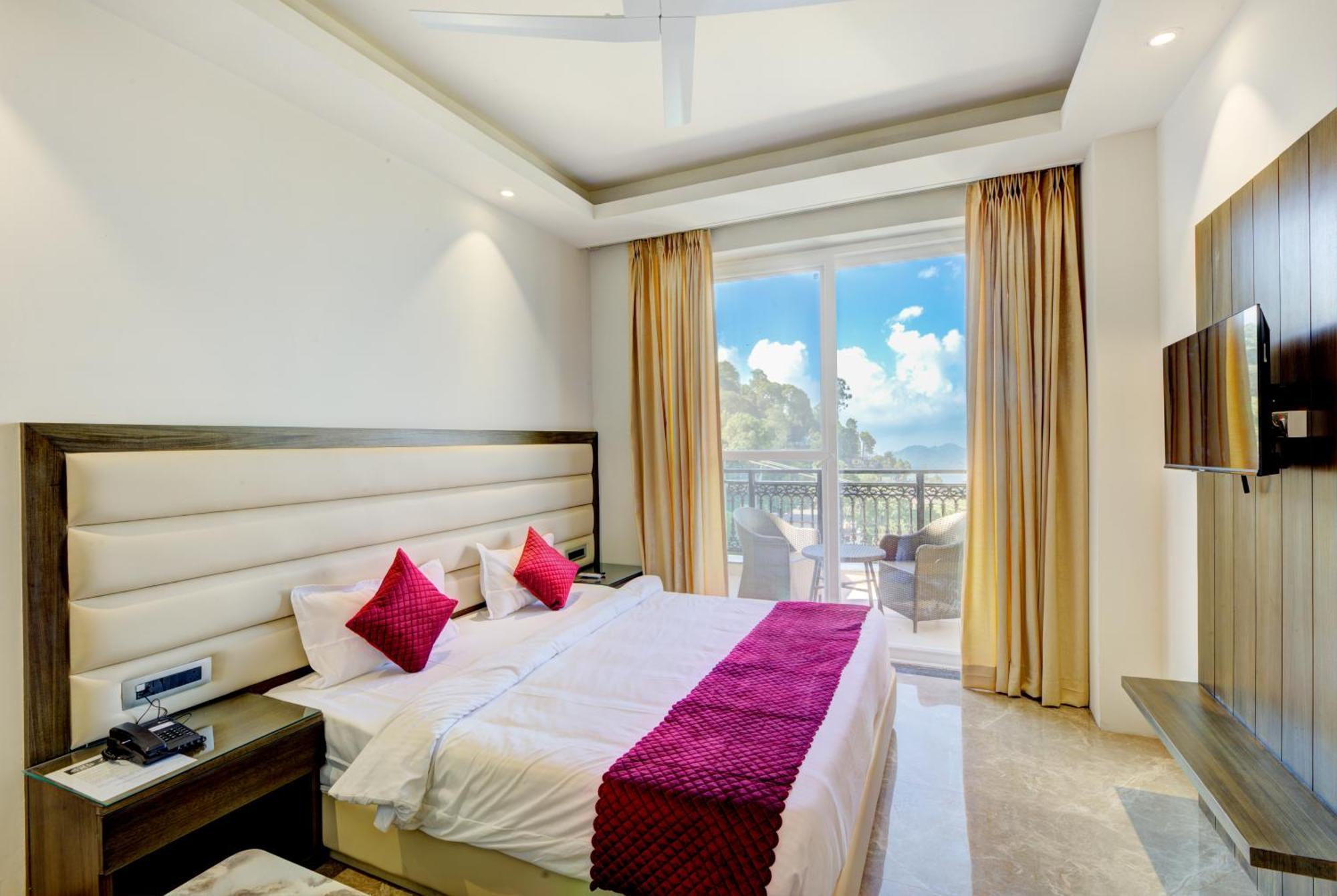 Luxe Resorts - Centrally Heated Air Conditioned Hotel In The Heart Of Kasauli Εξωτερικό φωτογραφία